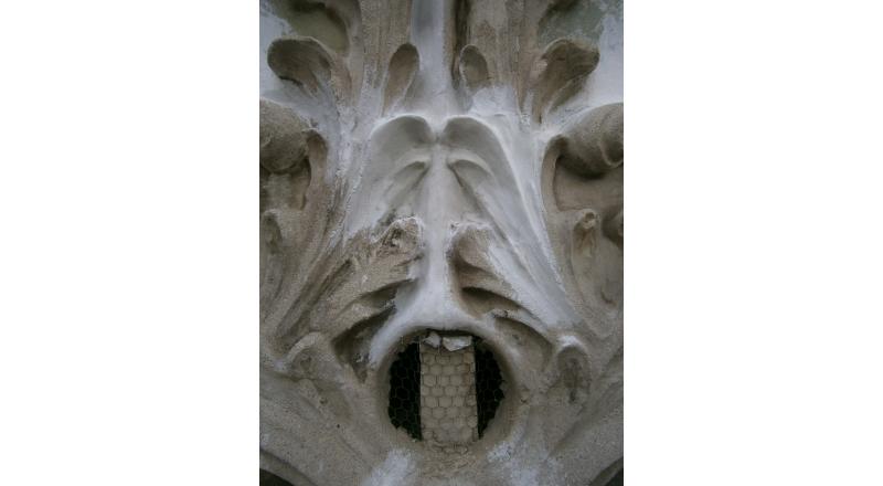 Restauración de fachada modernista (c/ Córcega, Barcelona)