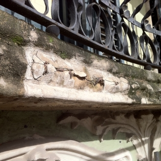 Restauración de fachada modernista (c/ Córcega, Barcelona)