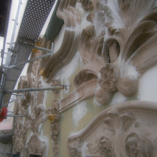Restauración de fachada modernista (c/ Córcega, Barcelona)