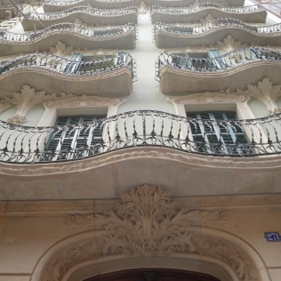 Restauración de fachada modernista (c/ Córcega, Barcelona)