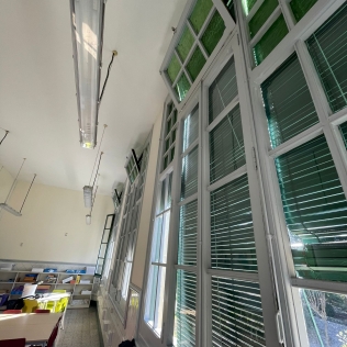 Implantación de mejoras climáticas en escuela modernista