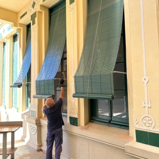 Implantación de mejoras climáticas en escuela modernista