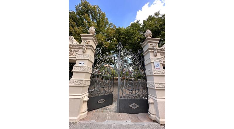Mantenimiento, reparación y recuperación de vallados ornamentales de una Escuela.
