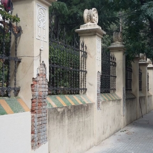 Mantenimiento, reparación y recuperación de vallados ornamentales de una Escuela.
