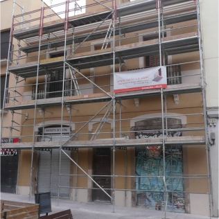Restauración y rehabilitación de fachada principal (Barrio de Gracia, Barcelona)