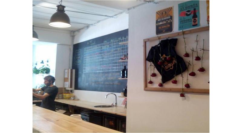 Reforma interior para local de cervecería artesanal (l'Eixample, Barcelona)