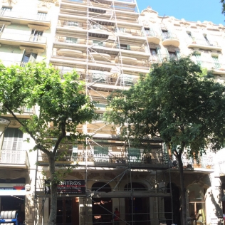 Restauración de fachada modernista en Barcelona (c/ Aribau, Barcelona)